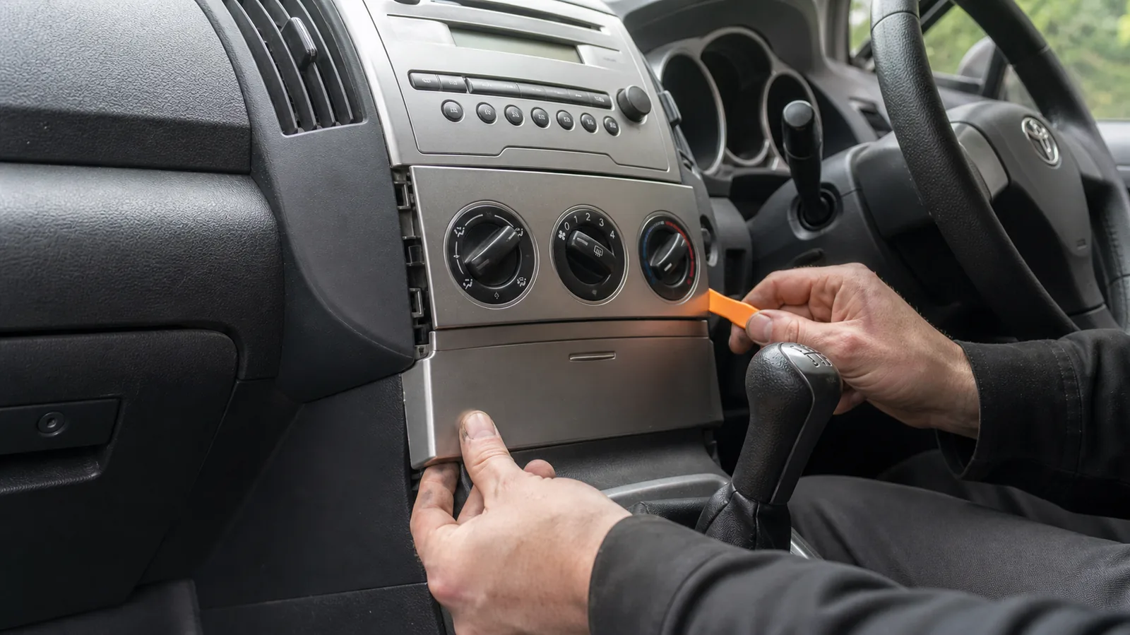 How to Remove the Heater Dials Fascia on a Non Climate Control Corolla Verso 4 How to Remove the Heater Dials Fascia on a Non Climate Control Corolla Verso